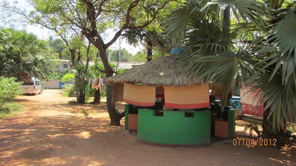 Hotel Amila Guest à Trincomalee Extérieur photo