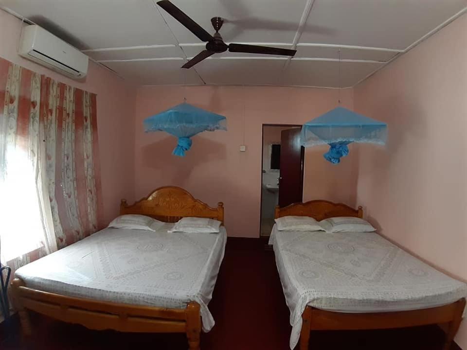 Hotel Amila Guest à Trincomalee Extérieur photo