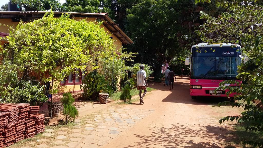 Hotel Amila Guest à Trincomalee Extérieur photo