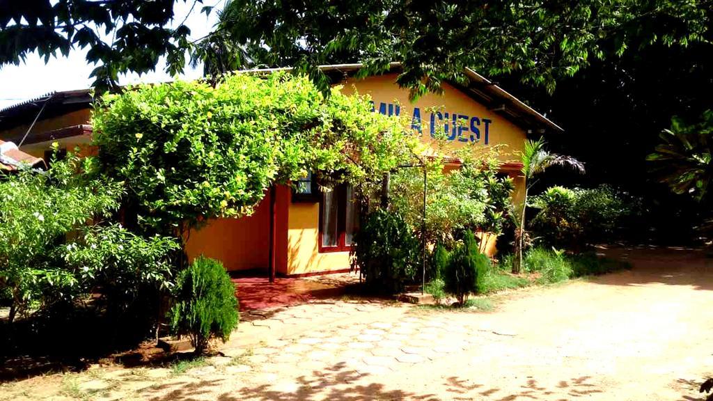 Hotel Amila Guest à Trincomalee Extérieur photo