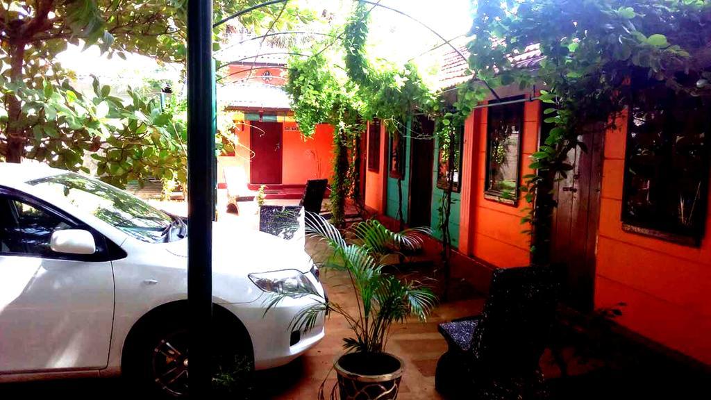 Hotel Amila Guest à Trincomalee Extérieur photo