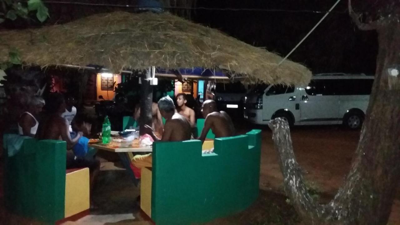 Hotel Amila Guest à Trincomalee Extérieur photo